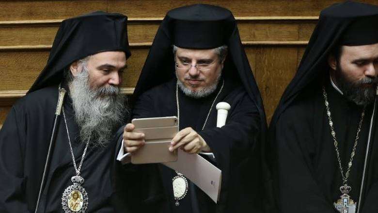 Η e-κκλησία είναι γεγονός: Άδειες γάμου μέσα από το… κινητό